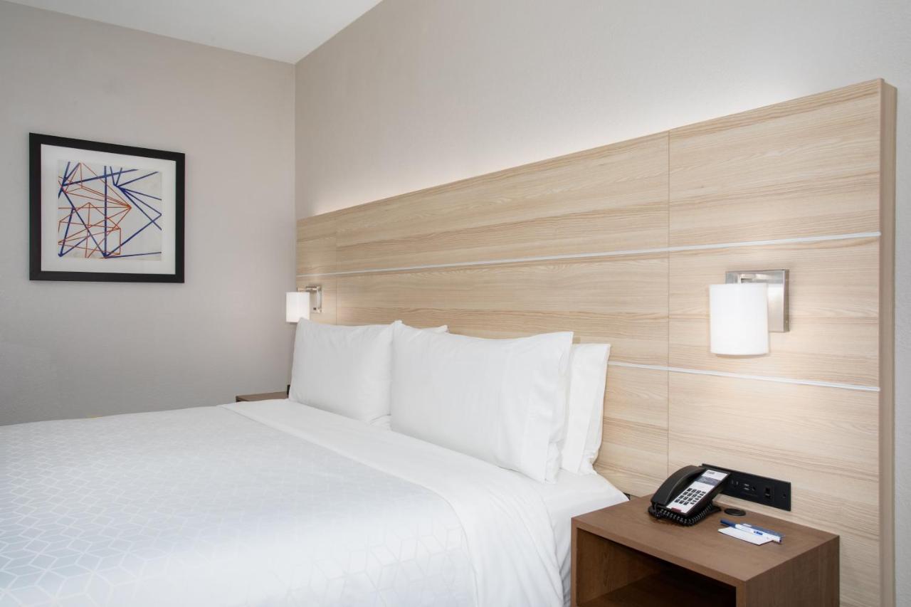 Holiday Inn Express & Suites Phoenix Glendale Dist By Ihg Exterior foto
