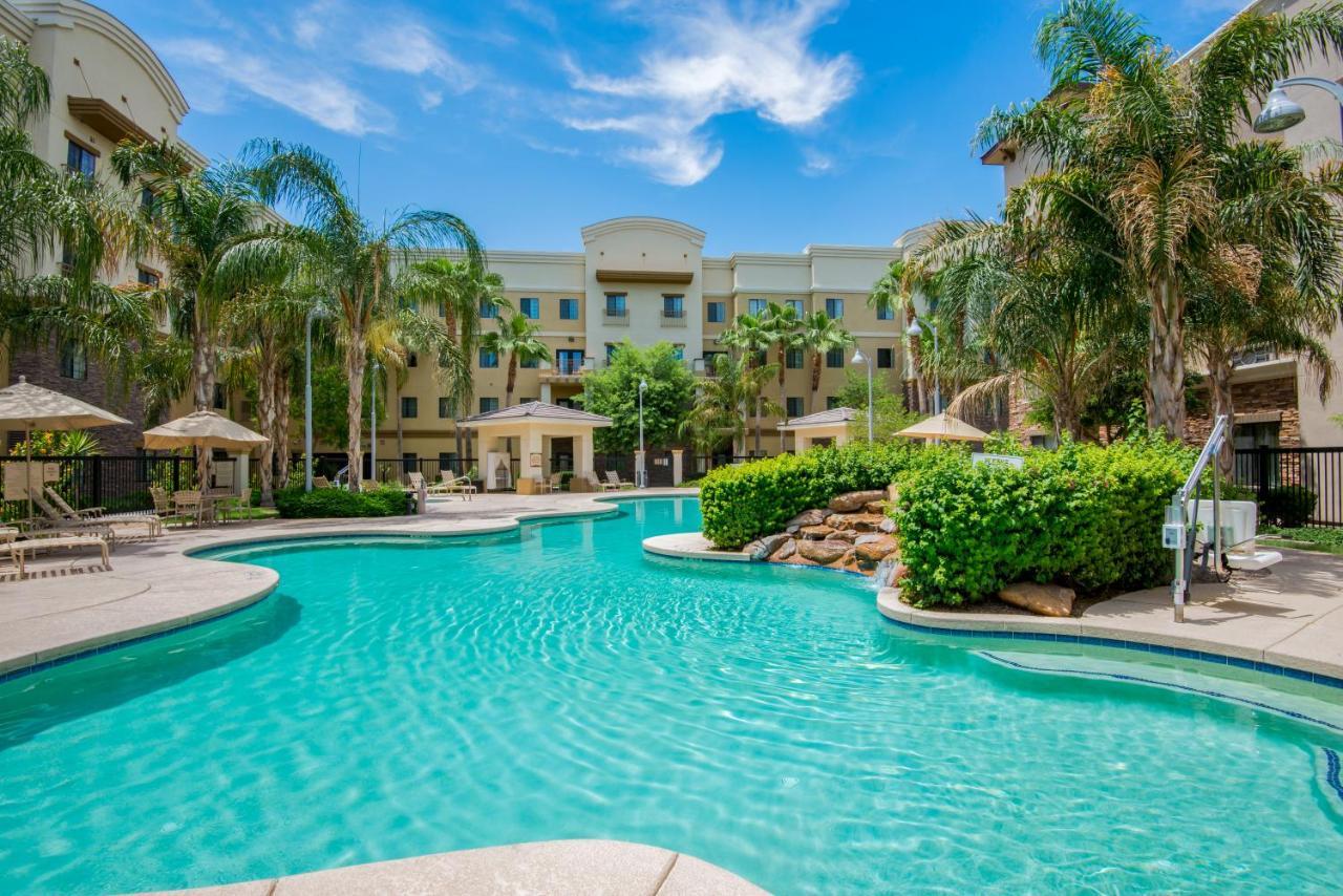 Holiday Inn Express & Suites Phoenix Glendale Dist By Ihg Exterior foto