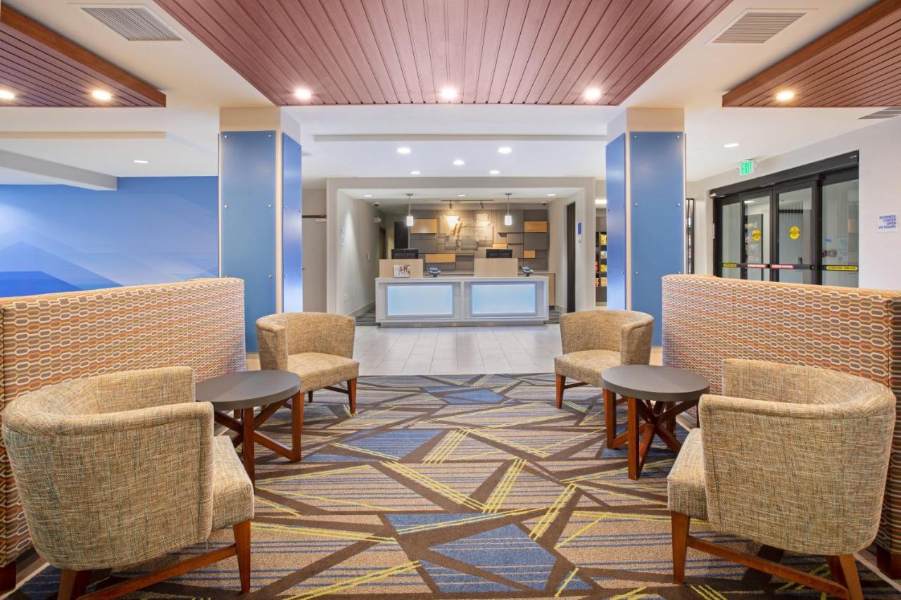 Holiday Inn Express & Suites Phoenix Glendale Dist By Ihg Exterior foto