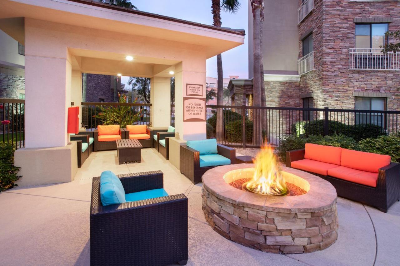 Holiday Inn Express & Suites Phoenix Glendale Dist By Ihg Exterior foto